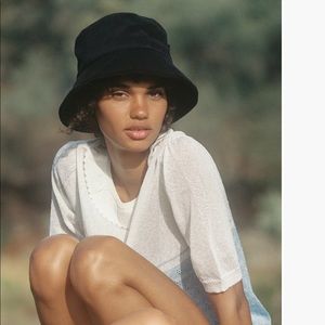 Lack of color wave bucket hat